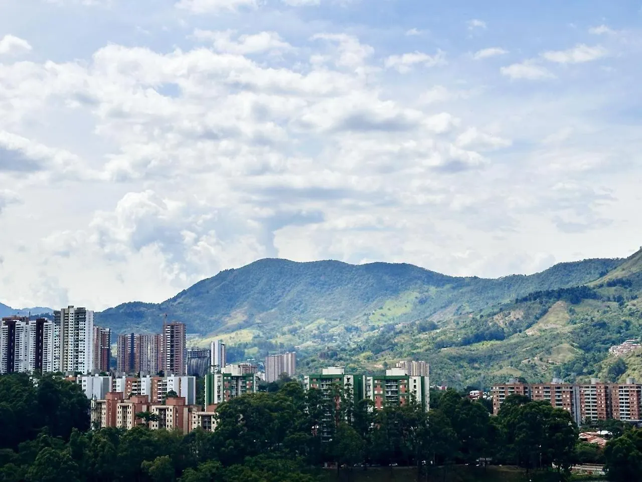 Aluna Apto/ Wellness And Enjoy Sabaneta 0*,  Colombia